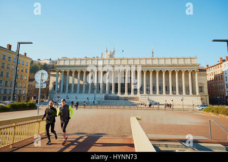 Läufer und Palais de Justice Historique de Lyon, Auvergne, Rhône-Alpes, Frankreich, Europa Stockfoto