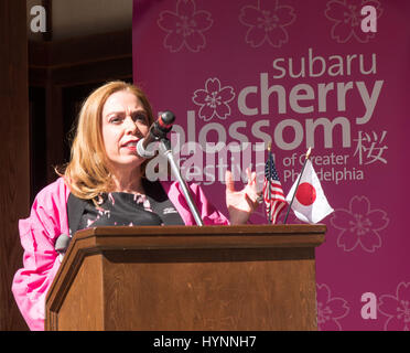 Norristown, Pennsylvania, USA. 5. April 2017. Stadt von Philadelphia Vertreter, SHEILA HESS, anlässlich der Subaru Cherry Blossom Festival Presser. Die Presser fand auf der Shofuso japanisches Haus mit Garten im historischen Fairmount Park in Philadelphia Pa Credit: Ricky Fitchett/ZUMA Draht/Alamy Live News Stockfoto