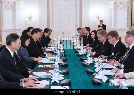 Helsinki, Finnland. 5. April 2017. Chinesischen Staatspräsidenten Xi Jinping führt Gespräche mit seinem finnischen Amtskollegen Sauli Niinisto in Helsinki, Finnland, 5. April 2017. Bildnachweis: Rao Aimin/Xinhua/Alamy Live-Nachrichten Stockfoto
