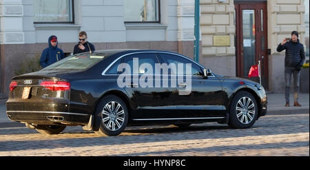 Helsinki, Finnland. 5. April 2017. Präsident Xi Jinping der Volksrepublik China reist in Helsinki mit der Hochsicherheits-Limousine des finnischen Präsidenten Kredits: Hannu Mononen/Alamy Live News Stockfoto