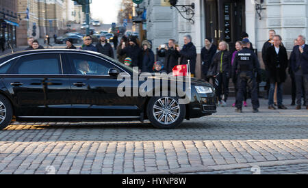 Helsinki, Finnland. 5. April 2017. Präsident Xi Jinping der Volksrepublik China reist in Helsinki mit der Hochsicherheits-Limousine des finnischen Präsidenten Kredits: Hannu Mononen/Alamy Live News Stockfoto