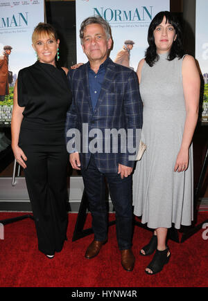 Los Angeles, CA, USA. 5. April 2017. 5. April 2017 - Los Angeles, Kalifornien - Miranda Bailey, Eyal Rimmon, Amanda Marshall. Los Angeles Premiere '' Norman: The moderat steigen und tragischen Fall von ein New York Fixierer '' Linwood Theater am Pickford Center for Motion Picture Study in Los Angeles statt. Bildnachweis: Birdie Thompson/AdMedia Credit: Birdie Thompson/AdMedia/ZUMA Draht/Alamy Live-Nachrichten Stockfoto