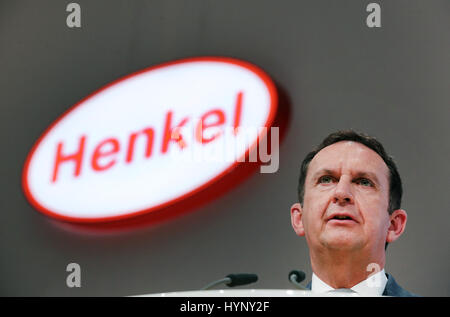 Düsseldorf, Deutschland. 6. April 2017. Hans Van Bylen, der CEO der deutschen chemischen und Konsumgüter Firma Henkel, Hauptversammlung des Unternehmens in Düsseldorf, 6. April 2017. Foto: Ina Fassbender/Dpa/Alamy Live News Stockfoto