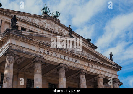 Berlin, Deutschland. 22. März 2017. Gesamtansicht des Konzerthauses Berlin am Gendarmenmarkt am 22. März 2017, Deutschland. Foto: picture Alliance/Robert Schlesinger | weltweite Nutzung/Dpa/Alamy Live-Nachrichten Stockfoto