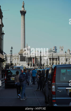 Westminster, London, UK. 6. April 2017. Londoner Taxifahrer inszenieren eine Demonstration in Westminster über Uber. Bildnachweis: Matthew Chattle/Alamy Live-Nachrichten Stockfoto