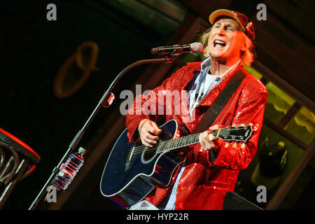 Wetzlar, Deutschland, Rittal-Arena, 5. April 2017. Otto Waalkes (auch Otto genannt), deutscher Comedian aus Emden/Ostfriesland, geboren 1948, spielt seine Comedy-Sendung "Holdrio Again" in der Rittal-Arena Wetzlar. Quelle: Christian Lademann Stockfoto