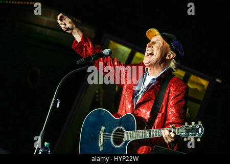 Wetzlar, Deutschland, Rittal-Arena, 5. April 2017. Otto Waalkes (auch Otto genannt), deutscher Comedian aus Emden/Ostfriesland, geboren 1948, spielt seine Comedy-Sendung "Holdrio Again" in der Rittal-Arena Wetzlar. Quelle: Christian Lademann Stockfoto