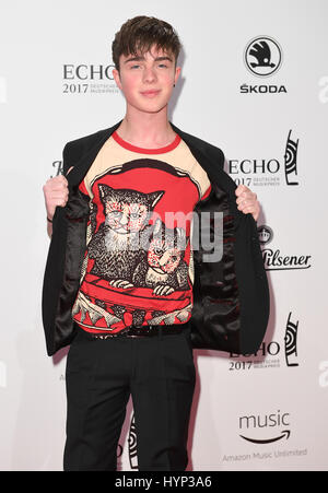 Berlin, Deutschland. 6. April 2017. Sänger Mike Sänger kommt bei der Verleihung des 26. deutschen Musikpreis "Echo" in Berlin, Deutschland, 6. April 2017. Foto: Britta Pedersen/Dpa/Alamy Live News Stockfoto