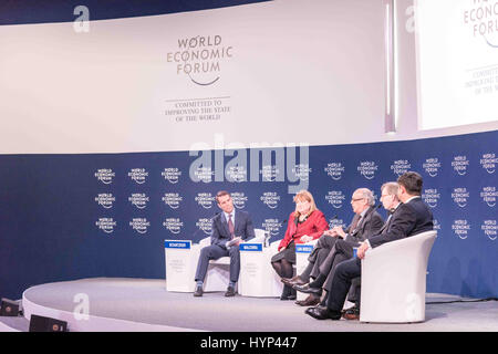 Buenos Aires, Argentinien. 6. April 2017. 6. April 2017 - Buenos Aires, Argentinien - Susana Malcorra, Minister für auswärtige Angelegenheiten und Anbetung von Argentinien, Hans-Paul BŸrkner, Vorsitzender, The Boston Consulting Group, James Z. Li, Vorstandsvorsitzender, Chief Executive Officer, E. J. McKay & Co. Inc., Erik Schatzker, Editor-in-groß, Bloomberg Television & Radio, Ricardo Luna Mendoza, Minister für auswärtige Beziehungen, Ministry of Foreign Affairs in Peru während des Weltwirtschaftsforums 2017 auf Lateinamerika 2017 Kredit : Live-Nachrichten Maximiliano Javier Ramos/ZUMA Draht/Alamy Stockfoto