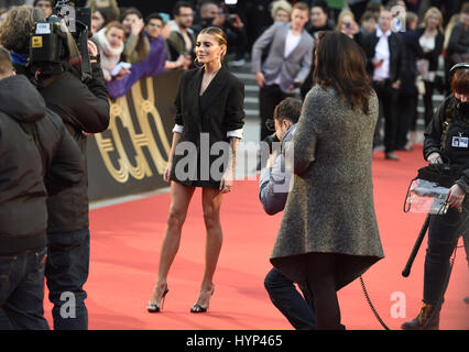 Berlin, Deutschland. 6. April 2017. Schauspielerin Sophia Thomalla kommt bei der Verleihung des 26. deutschen Musikpreis "Echo" auf der "Messe" (fair) in Berlin, Deutschland, 6. April 2017. Foto: Rainer Jensen/Dpa/Alamy Live-Nachrichten Stockfoto