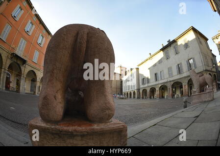 Löwe vor der Basilika von San Prospero, Piazza San Prospero, Reggio Emilia (Reggio Emilia), Emilia Romagna, Italien Stockfoto