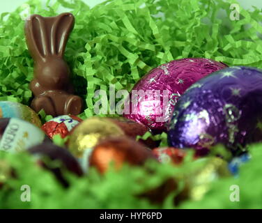 Sydney, Australien - 2. April 2017. Verschiedene Arten von Schokoladeneier und Hasen von Schokoladenfabriken. Produkte von Ferrero, Cadburry, Lindt und Mos Stockfoto