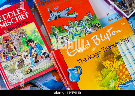 Stapel/Stapel von Enid Blyton Bücher, Klassik Kinder Bücher, Bücher der Kinder, junge Leser Stockfoto