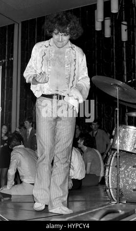 UK-Sänger Joe Cocker tritt mit The Grease Band in den Räumen von Anson, Bristol University Studenten Union während der Startwoche am 1. Oktober 1968, als seine einzigen "mit ein wenig Help From My Friends" den UK-Charts Nummer eins erreichen einen Monat später klettert. Stockfoto