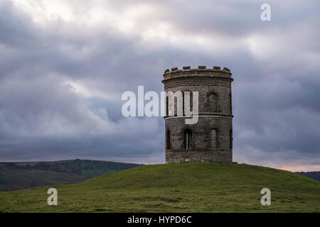 Salomos Tempel oder Grinlow Turm als es ist auch bekannt steht über Buxton im Peak District. Stockfoto