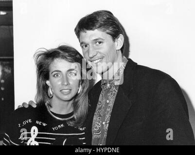 Gary Lineker, England Fußballer und seine Frau Michelle besuchen Sie einem Promi-Event in London, England am 20. März 1990. Stockfoto