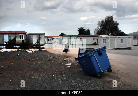 Malakasa-Refugiees-Camp in Griechenland. -07/03/2017 - Griechenland / Malakasa - Verteilung von Lebensmitteln aus der beliebten Secours im Flüchtlingslager Malakasa, Heimat von 483 Afgans Flüchtlinge, darunter 112 Kinder.   -Stefania Mizara / Le Pictorium Stockfoto