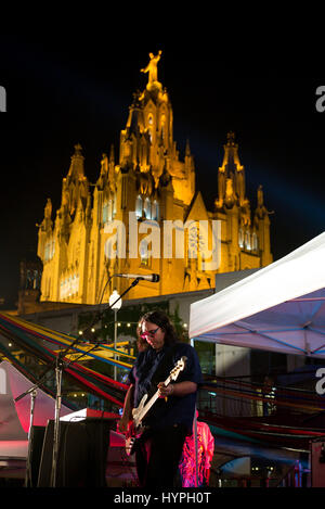 BARCELONA - SEP-4: Yo La Tengo (Band) in Konzert am Tibidabo Live Festival am 4. September 2015 in Barcelona, Spanien. Stockfoto