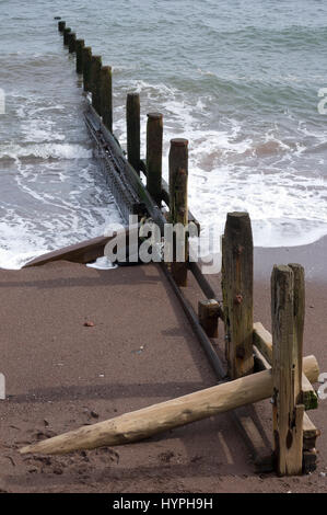 Buhnen, Strand Erosion zu verhindern Stockfoto