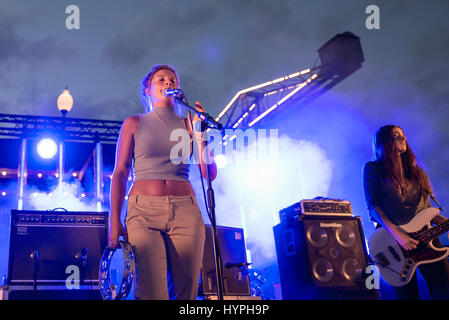 BARCELONA - SEP-5: Belako (Band) in Konzert am Tibidabo Live Festival am 5. September 2015 in Barcelona, Spanien. Stockfoto