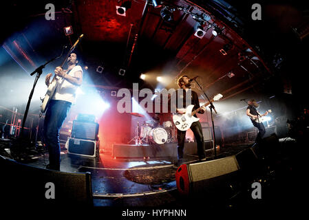 BARCELONA - 17 MAR: The Vaccines (Band) in Konzert im Razzmatazz Stadium am 17. März 2016 in Barcelona, Spanien. Stockfoto