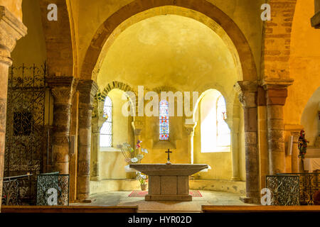 Romanische Kirche von Tourzel-Ronzieres, Puy de Dome, Auvergne, Frankreich Stockfoto