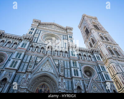 Nordfassade und Haupteingang von der Heiligen Maria von der Blume Kathedrale (Santa Maria del Fiore), Florenz, Toskana, Italien Stockfoto