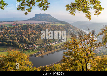 Blick vom Schloss Koenigstein im Herbst, Sächsische Schweiz Stockfoto