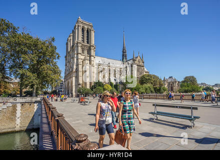 Frankreich, Paris, Seine, Ile De La Cité, Blick auf die Kathedrale Notre Dame von Pont au Double Stockfoto