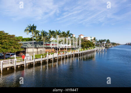 Pompano Beach, Fl, USA - 15. März 2017: Waterfront Restaurant und Gebäude in Pompano Beach, Florida, Vereinigte Staaten Stockfoto