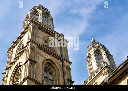 Zwillingstürme des Grossmünster Kirche in Zürich, Schweiz Stockfoto