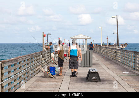 Hollywood Beach, Fl, USA - 13. März 2017: Dania Beach Fishing Pier in Hollywood Beach, Florida, Vereinigte Staaten von Amerika Stockfoto