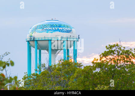 Hollywood, Fl, USA - 14. März 2017: Hollywood Wasserturm - das bunte Wahrzeichen Hollywoods. Florida, United States Stockfoto