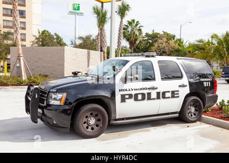 Hollywood, Fl, USA - 14. März 2017: Chevrolet Suburban Polizeiauto geparkt in einem Fast-Food-Restaurant in Hollywood Beach. Florida, United States Stockfoto