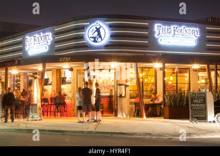 Pompano Beach, Fl, USA - 15. März 2017: Außen Ansicht der beliebten bar The Foundry in Pompano Beach. Florida, United States Stockfoto