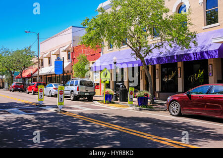 Straßenszene in der Innenstadt von Tarpon Springs, Florida Stockfoto