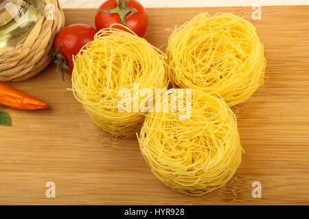 Rohe Fettucine Nudeln bereit für bowling Stockfoto