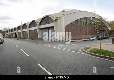 Stockwell Bus Garage, Süd-London, UK. Die berühmten Betondach umfasst 59m und war die größte in Europa, wenn im Jahre 1952 gebaut. Jetzt grade II aufgeführt. Stockfoto