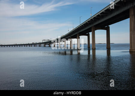 Throgs Neck Bridge verbinden Queens, die Bronx in New York City Stockfoto