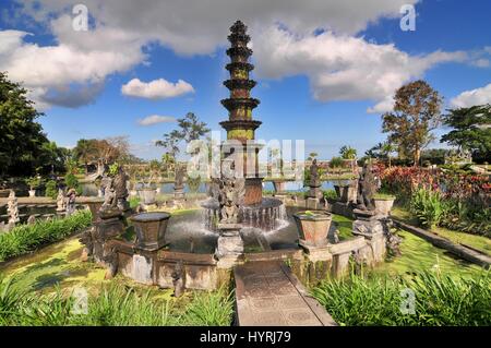 Großer Brunnen in Wasser Königspalast und Pools Tirthagangga, Bali Stockfoto