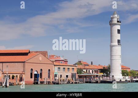 Der Turm des Leuchtturms auf der Insel der Glasbläser von Murano. Venedig Italien Stockfoto