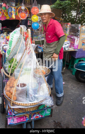 Streetfood Anbieter in Chinatown, Bangkok, Thailand Stockfoto