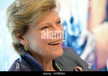 Journalist Cokie Roberts signiert Bücher vor dem Abend mit Cokie Roberts Diskussion auf die LBJ Presidential Library 28. Februar 2017 in Austin, Texas. Stockfoto