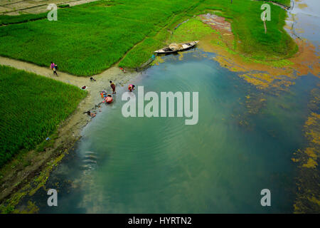 Blick auf den trockenen Bangali Fluss in Sariakandi. Bogra, Bangladesch. Stockfoto