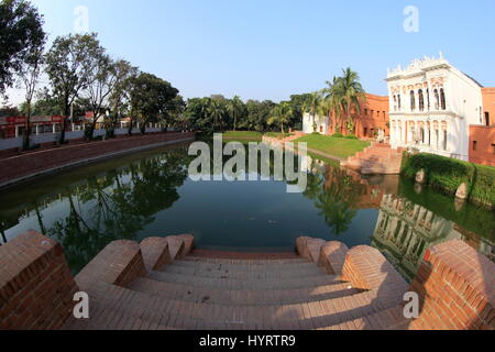 Der Baro Sardar Bari in Sonargaon. Es ist eines der schönsten Beispiele einer Wohnanlage der Kolonialzeit, erbaut auf den Ruinen einer früheren Musli Stockfoto