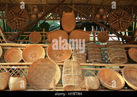 Bambusprodukte anzeigen Lok o Karu Shilpa Mela in Sonargaon, Narayanganj, Bangladesch Stockfoto