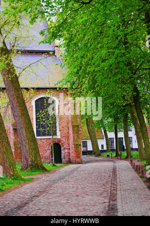 Benediktiner-Beginenhof in der mittelalterlichen Altstadt von Brügge, Belgien. Stockfoto