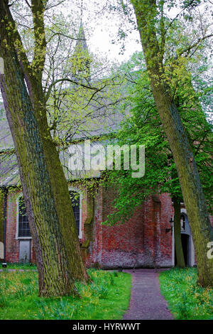 Benediktiner-Beginenhof in der mittelalterlichen Altstadt von Brügge, Belgien. Stockfoto