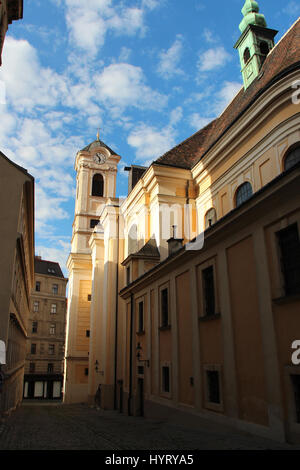 Kirche (St.-Ulrichs-Kirche) in Wien (Österreich). Stockfoto