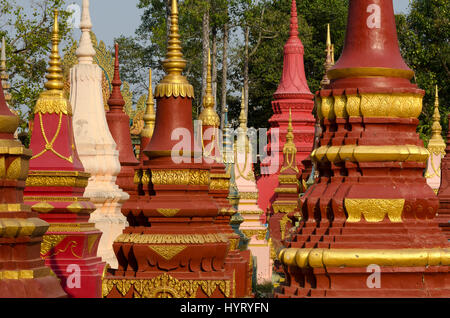 Pergodas hinter buddhistische Tempel, Siem Reap, Kambodscha, Asien Stockfoto